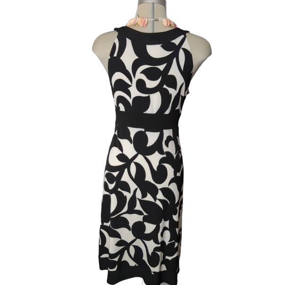Laura  Luxury White and Black pattern 94% polyester 4% spandex Size 10. - Picture 2 of 7
